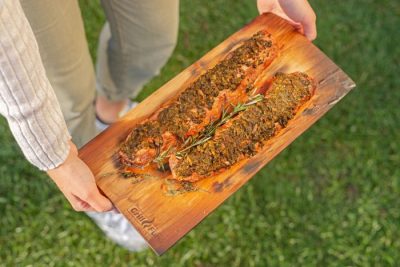 Grillfürst XL Räucherbrett aus Zedernholz mit Lachs Sanft gegarter Lachs mit leckerem Raucharoma vom Räucherbrett