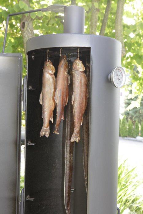 Der Grillfürst Smoker ST18 mit großem Räucherturm inkl. 3 Grillroste