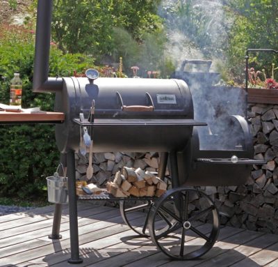 Grillfürst Smoker SK 18 in Aktion Grillspaß mit Feuer, Glut und Rauch – Grillfürst Smoker SK 18
