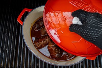 Grillfürst Gusseisen Sternentöpfchen Größe L in strahlend roter Emaillierung