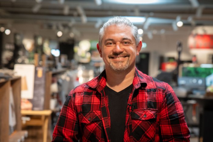 Filialleiter Martin Bechstein im Grillfürst Store in Bad Hersfeld