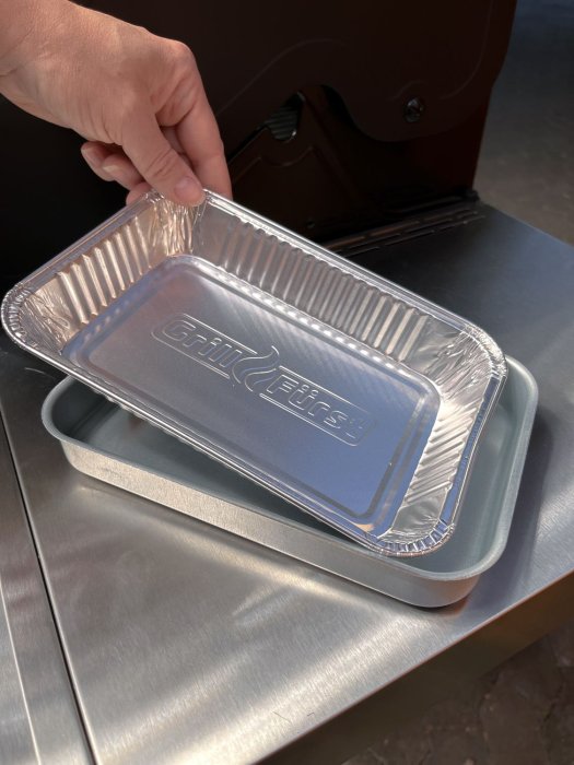 Fettauffangschale im Gasgrill mit Alu Tropfschale schützen