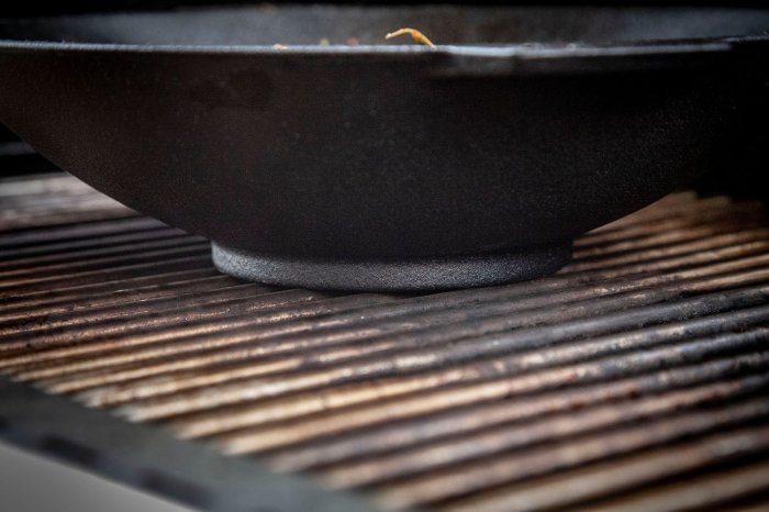Grillfürst Gusseisen Wok mit flachem Boden