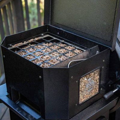Grillpellets im Hopper des Pit Boss Pelletgrill