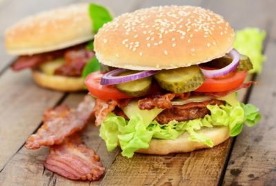 Fertiger Burger Burger einfach selber machen - mit einer Burgerpresse für perfekt geformte Patties