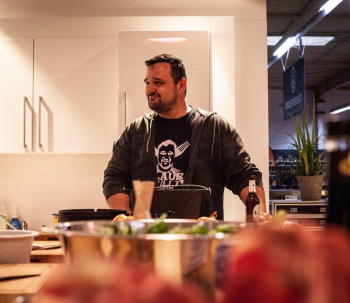 Klaus grillt im Dutch Oven Grillseminar