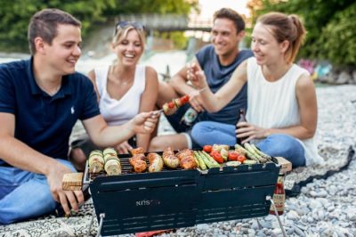 Der Knister Grill bietet mit fast 60 cm Grillfläche genügend Platz für viele Leckereien Der Knister Grill bietet mit fast 60 cm Grillfläche genügend Platz für viele Leckereien