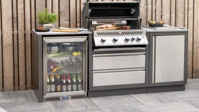 Ein Outdoor Kühlschrank kann individuell in den Außenbereich integriert werden