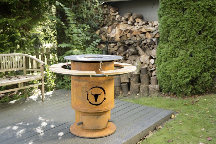 Moesta Bandit Feuerstelle mit Ablagebrettern und optionalen BBQ Disk