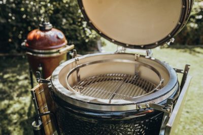 Der Monolith Classic Keramikgrill mit 44 cm Grillfläche Der Monolith Classic Pro-Serie 2.0 Keramikgrill