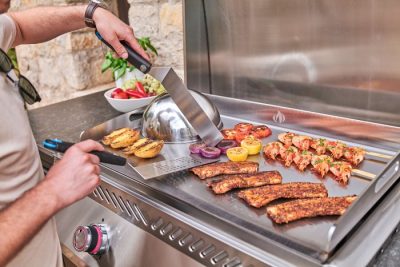 Napoleon Plancha Grill als Einbaugrill für die Outdoor Küche Napoleon Plancha Grill als Einbaugrill für die Outdoor Küche