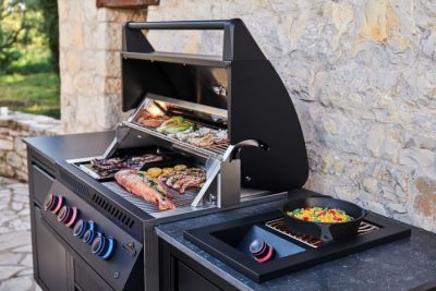 Napoleon Einbau Gasgrill für die individuelle Traumküche Der Napoleon Einbaugrill 700-Series BIG32 in Mattschwarz