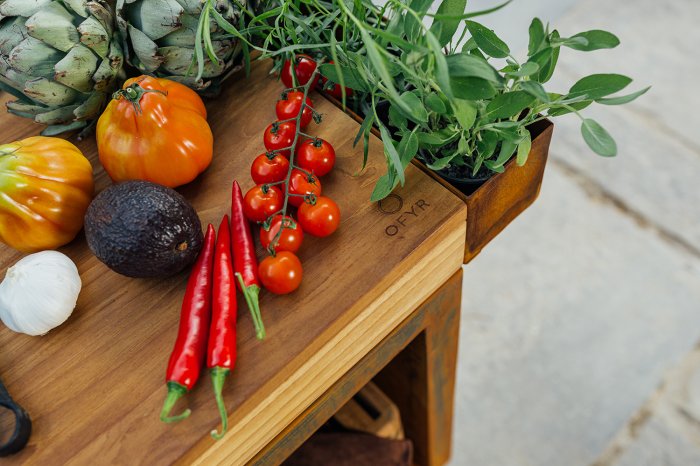 OFYR Mise en Place Table Corten 135 PRO mit Teakholz Arbeitsplatte