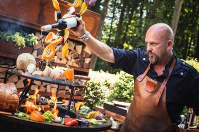 OFYR Feuerplatte mit Zubehör Brasilianischer Spießring Mit dem OFYR Zubehör die Feuerplatte multifunktional nutzen - z.B. Brasilianischer Spießring