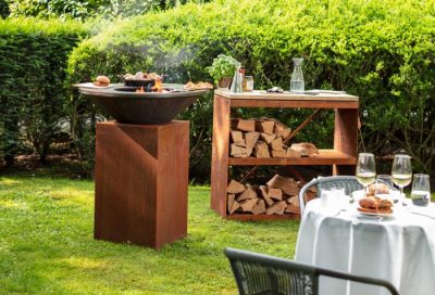 OFYR Grill Feuerplatte Classic Corten mit passendem Holzregal Dekoarativer Blickfang & vielseitiges Kochgerät - OFYR Grill Feuerplatten