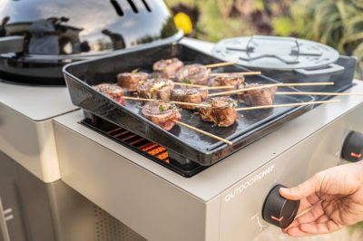 Outdoorchef Plancha aus emailliertem Gusseisen