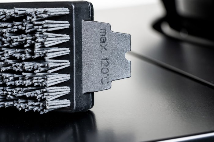 Nylonborsten und Grillrostschaber bei der Outdoorchef Grillbürste