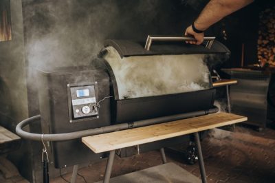 Komfortable Grillen mit originalem Rauchgeschmack - Pellet Grillstation Moesta Sheriff