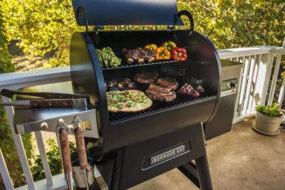 Pelletgrill Traeger Ironwood mit Grillgut Pelletgrills sind komfortable Alleskönner mit echtem Raucharoma