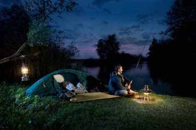 Petromax Petroleumlampe beim Angeln Petromax Petroleumlampe als ideale Lichtquelle beim Campen, Angeln und anderen Outdoor-Aktivitäten