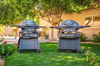 Kompakte Gasgrills von Pit Boss mit 2 oder 3 leistungsstarken Brennern