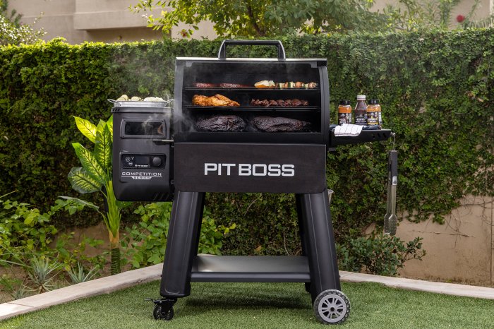 XL Garraum mit 3 Ebenen beim Pit Boss Pelletgrill Competition Series 1250