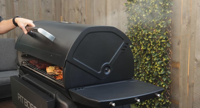 Pit Boss Pelletgrill Competition Series 1600 Titan mit Rolltop-Deckel
