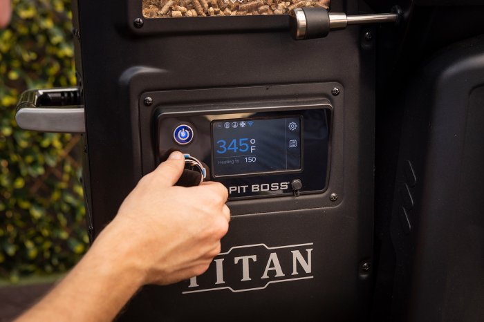 Touchscreen beim Pit Boss Pelletgrill Competition Series 1600 Titan