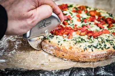 Pizzaschneider: Grillfürst Pizzarad Pizza schneiden leicht gemacht – mit dem Pizzaschneider von Grillfürst – komplett aus Edelstahl