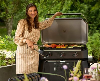 Mit mehreren Brennern am Plancha Grill lassen sich unterschiedliche Temperaturzonen einstellen Mit mehreren Brennern am Plancha Grill lassen sich unterschiedliche Temperaturzonen einstellen