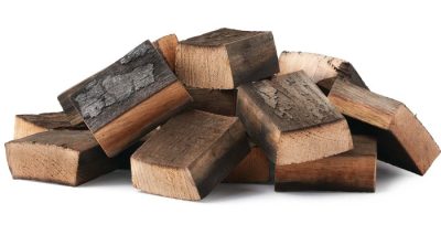 Räucherchunks sind große Holzstücke