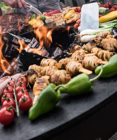 Remundi Grill- und Feuerstellen bieten vielfältige Zubereitungsmöglichkeiten Remundi Grill- und Feuerstellen bieten vielfältige Zubereitungsmöglichkeiten