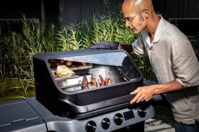 Panorama Sichtscheibe beim Rösle BLAZEFLAME Master 3 Gasgrill