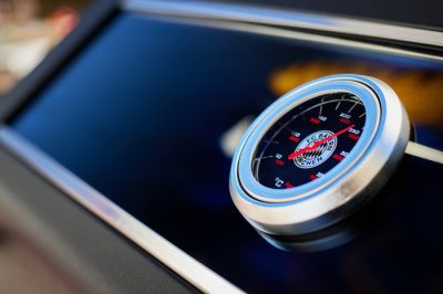 Rösle Bayern Grill mit Sichtscheibe Rösle FC Bayern München Grill mit Logo im Deckelthermometer