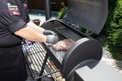 Der Grillfürst Smoker - BBQ, Smoken, Grillen, Backen, Braten, Schmoren Der Grillfürst Smoker ist besonders massiv gefertigt mit einer einzigartigen Ausstattung