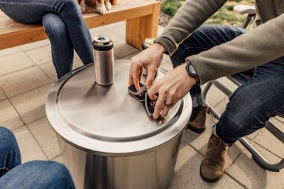 Solo Stove Feuerschale einfach als Tisch nutzen - mit dem passenden Deckel