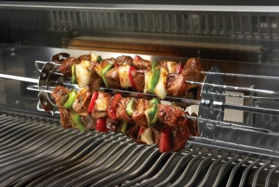 Gasgrill mit Backburner als Vertikalgrill Vertikale Hitze zur Zubereitung leckerer Spießgerichte