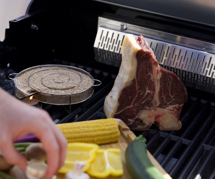 Grillfürst Edelstahl Kaltrauchgenerator im Grill