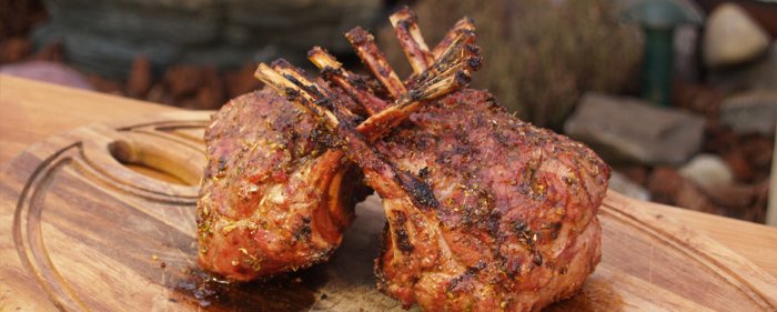 Leckeres Lammkarree dank Don Marco´s Dry Rub Mafia Coffee Rub