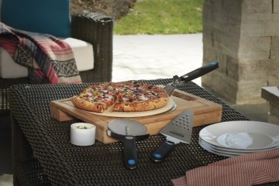 4-teiliges Napoleon Pizza Starter Set mit Pizzastein, Pizzaschieber, Pizzaschneider und Käsehobel 4-teiliges Napoleon Pizza Starter Set mit Pizzastein, Pizzaschieber, Pizzaschneider und Käsehobel