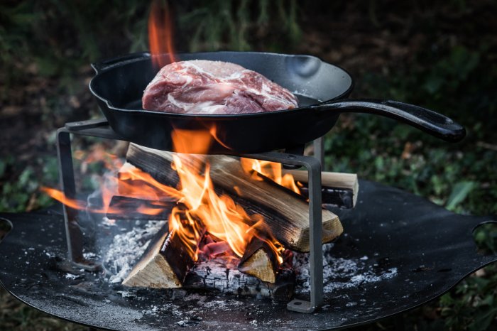 Petromax Gusseisen Pfanne fp35-t auf Feuschale