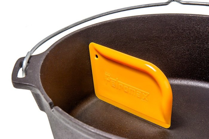 Petromax Reinigungsschaber - perfekte Form für Dutch Oven