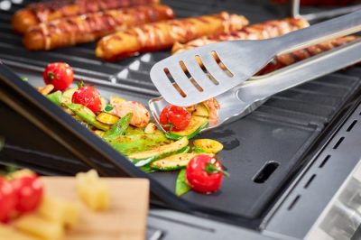 Rösle Grillbesteck im Einsatz Rösle Grillzange im Einsatz