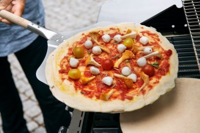 Rösle Pizza Zubehör - Pizzastein und Pizzaschieber Pizza vom Grill - kein Problem mit dem Rösle Pizza Zubehör