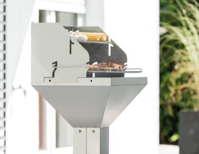 Aus dem Thüros Zubehör Sortiment: Windansteckblech als Basis für Warmhalterost, Kohleschacht und Drehspieß