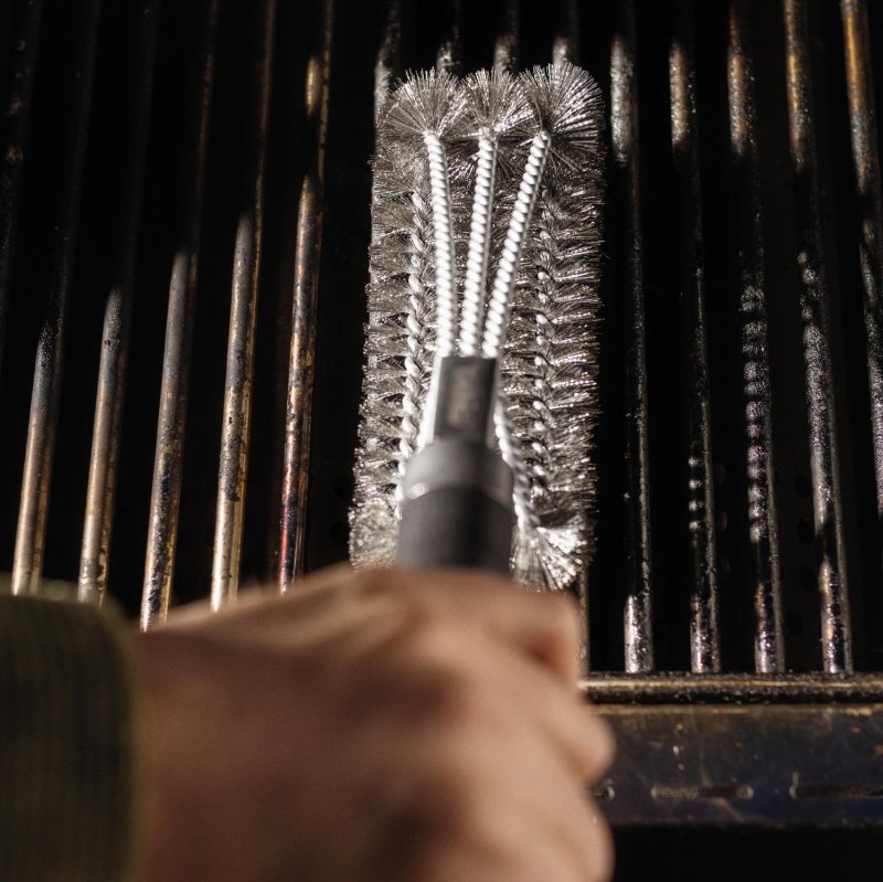 Grillfürst Reinigungsset für Edelstahlroste mit Edelstahl Grillbürste, Grillreiniger Spezial Lösung und Trennspray