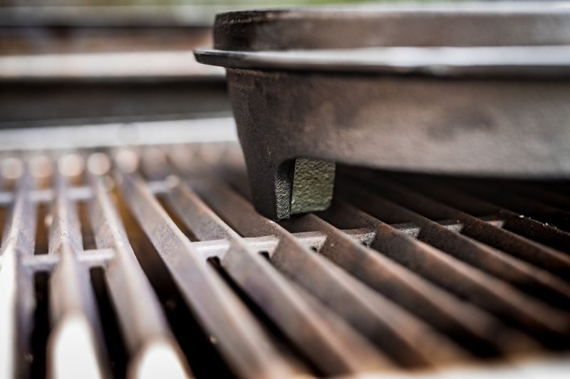 Grillfürst Dutch Oven Set BBQ Edition DO4 - X-Deal inkl. Pflegepaste, Deckelheber und Kochlöffel