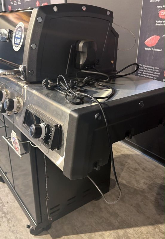 Broil King Regal Q 490 IR Gasgrill - Smart Grill mit iQue™ Intelligent Barbecue - aufgebauter Retourengrill