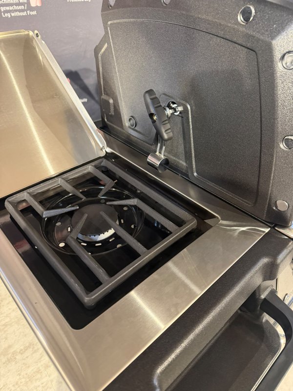 Broil King Regal 590 Black Gasgrill inkl. Drehspieß - aufgebauter Retourengrill