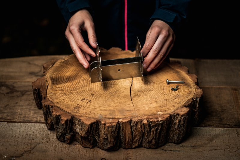 Axtschlag Flammlachsbrett Essential Line Birke - mit Schraubhalterung & Halterung für Feuerschalen